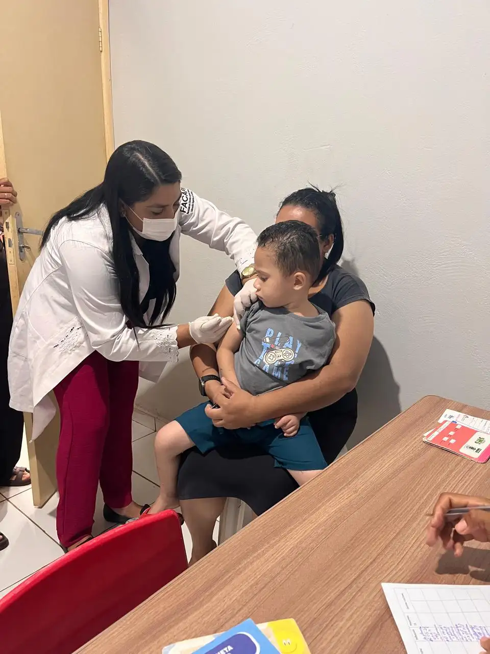 Foto 2 – Campanha de Vacinação contra a Influenza é realizada na localidade Pereiros .
