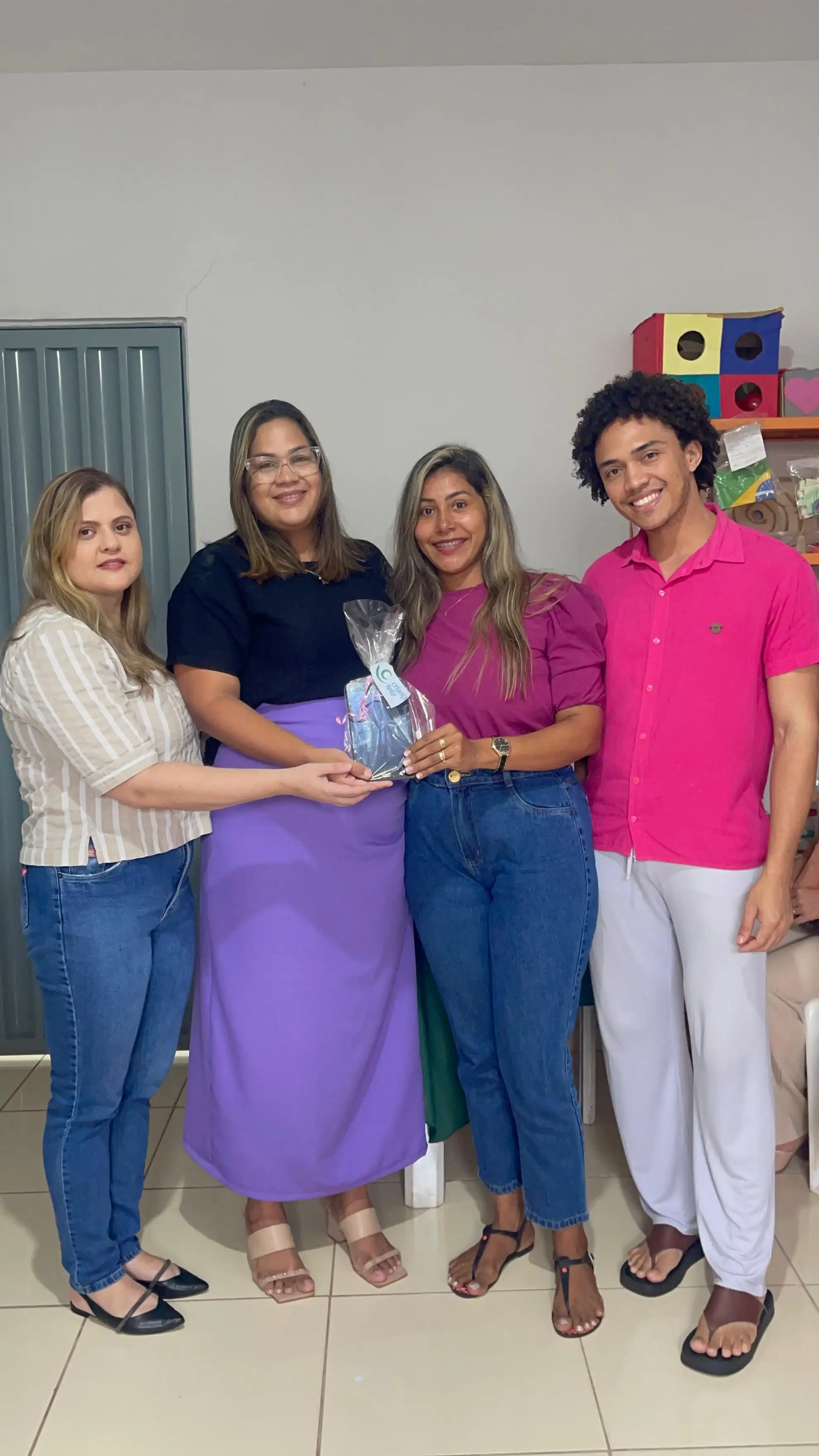 Foto 3 – Parceria pela Inclusão: Secretaria de Saúde doa tablets à Assistência Social para fortalecer ações sociais 💙👨👩