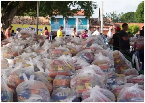 Entrega de cestas básicas no período da Semana Santa